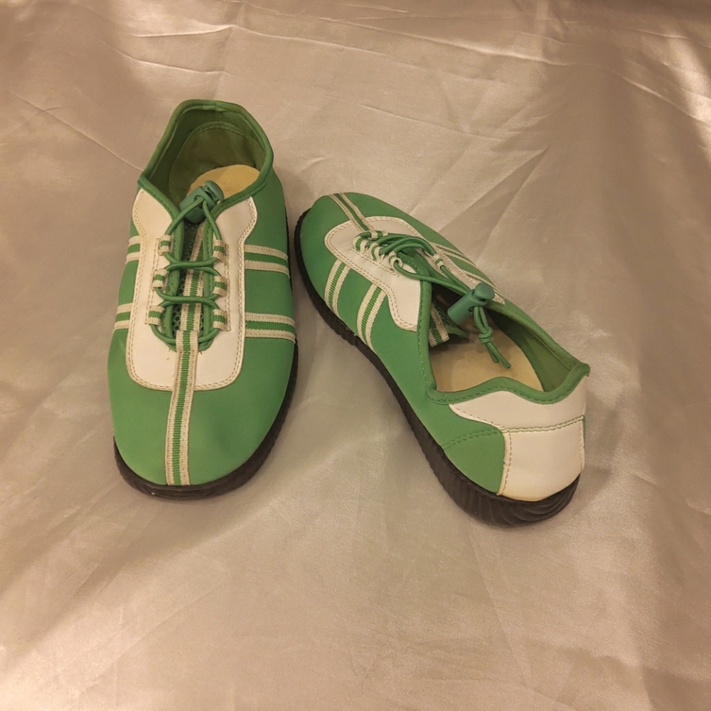 ...I'm selling a pair of shoes